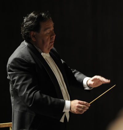 Hector Salazar Conducting